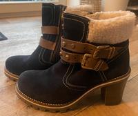 Marineblaue Stiefelette mit Absatz von Tamaris Brandenburg - Senftenberg Vorschau