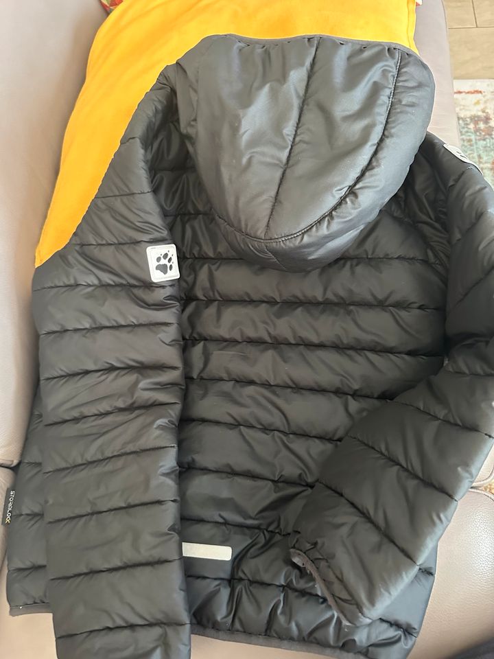 Jack Wolfskin Winterjacke Jungen Größe 140 in Ahrensfelde