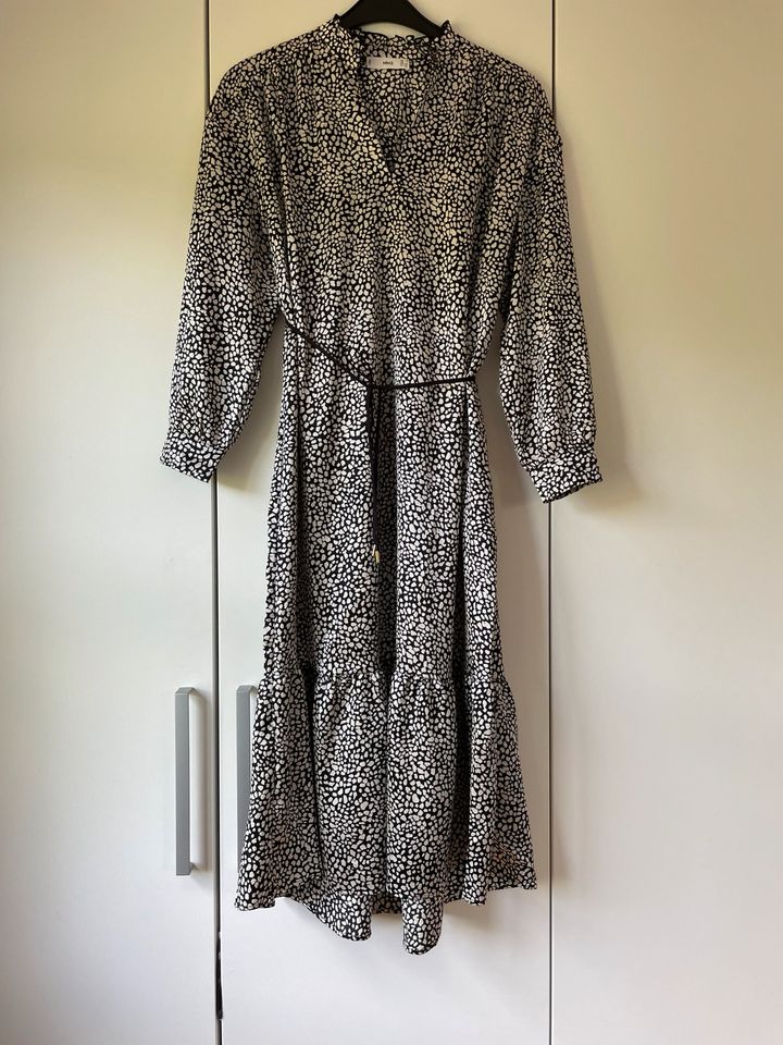 Kleid Mango Silber schwarz Gr XS/S in Schönewörde