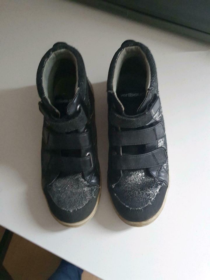 Halbschuhe Schwarz/Glitzer Mädchen vertbaudet Gr.34 in Schöffengrund