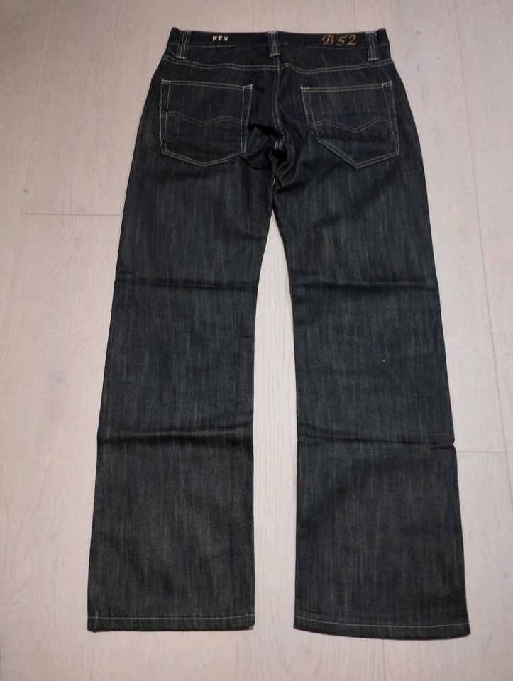 B 52 Jeans für Männer Herrenjeans blau Gr. 32 oder M in Monschau