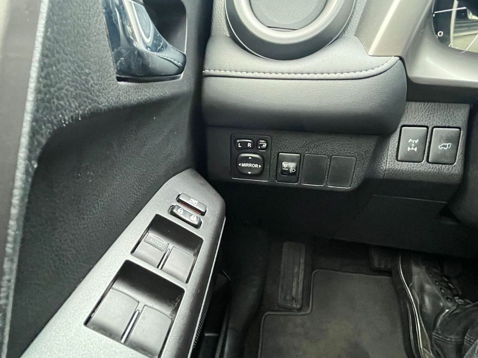 Toyota RAV 4 2,0 AWD Automatik, Facelift in Dillingen (Saar)