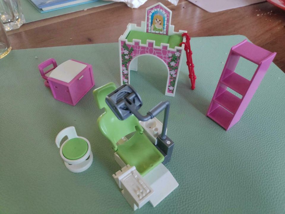 Playmobil Zahnarzt und Kinderzimmer rosa Bett Schreibtisch Stuhl in Berlin  - Marienfelde | Playmobil günstig kaufen, gebraucht oder neu | eBay  Kleinanzeigen ist jetzt Kleinanzeigen