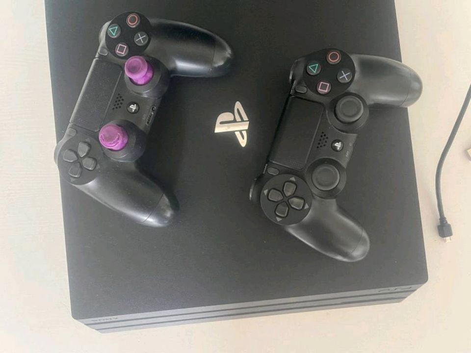 PlayStation 4 Pro 1TB CUH 7216B + Spiele in Bochum