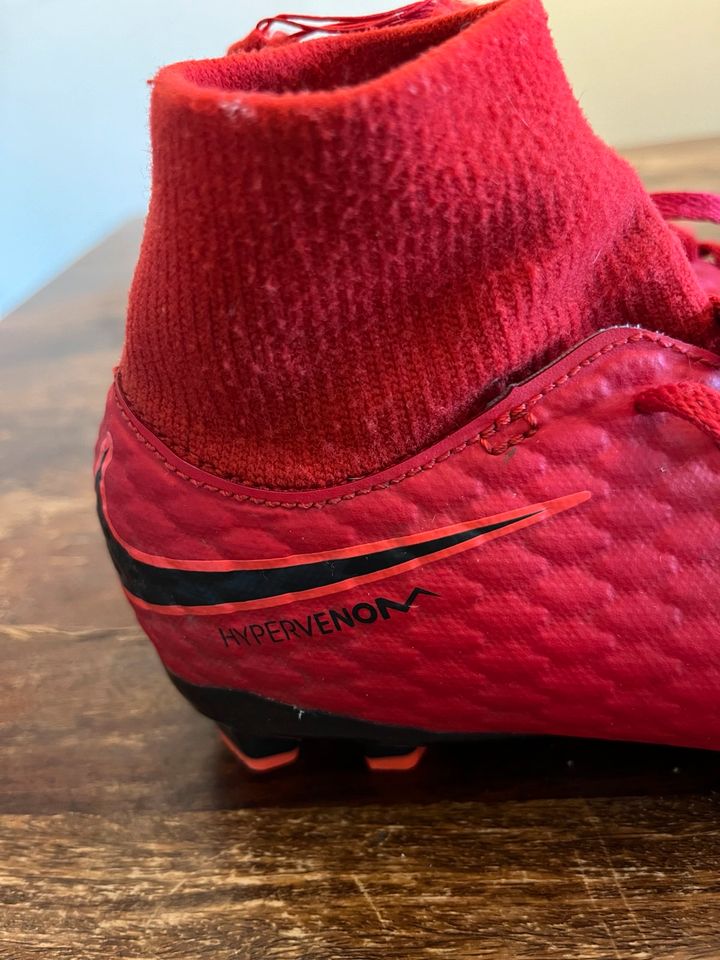 Nike Fußballschuhe Hypervenom Größe 33,5 in Göllheim