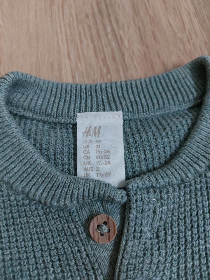 Strickpullover mit Knopfleiste Größe 92 in Bodenheim