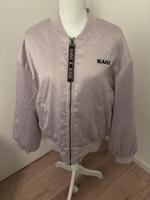 Karl Kani Jacke in Rosa XL Nordrhein-Westfalen - Bad Oeynhausen Vorschau