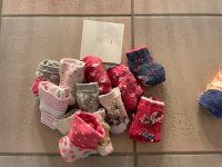 Mädchen Kleidung Socken/Mützen/Lätzchen Baden-Württemberg - Altshausen Vorschau