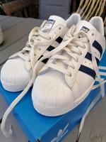 Adidas Superstar 40 und 41  *NEU* unterschiedliche Größen Nordrhein-Westfalen - Werl Vorschau