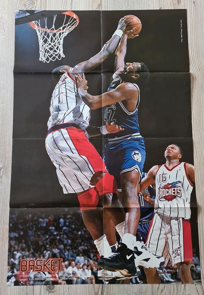 NBA Poster HAKEEM OLAJUWON (Rockets) / EDDIE JONES (Lakers) in Bremen