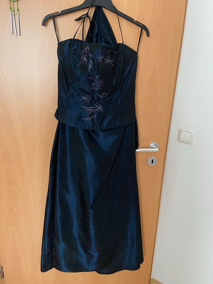 Abendkleid in blau in Kirchseeon