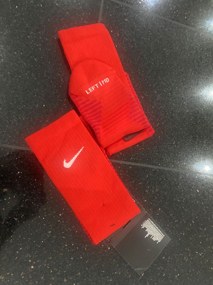 Neu Nike Socken Fußball Socken 2 Stück Größe 38/42 in Kaufering