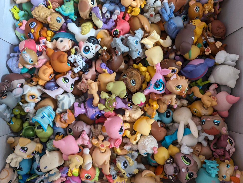 150 Littlest Pet Shop Tierfiguren LPS Little Sammlung in Kiebitzreihe