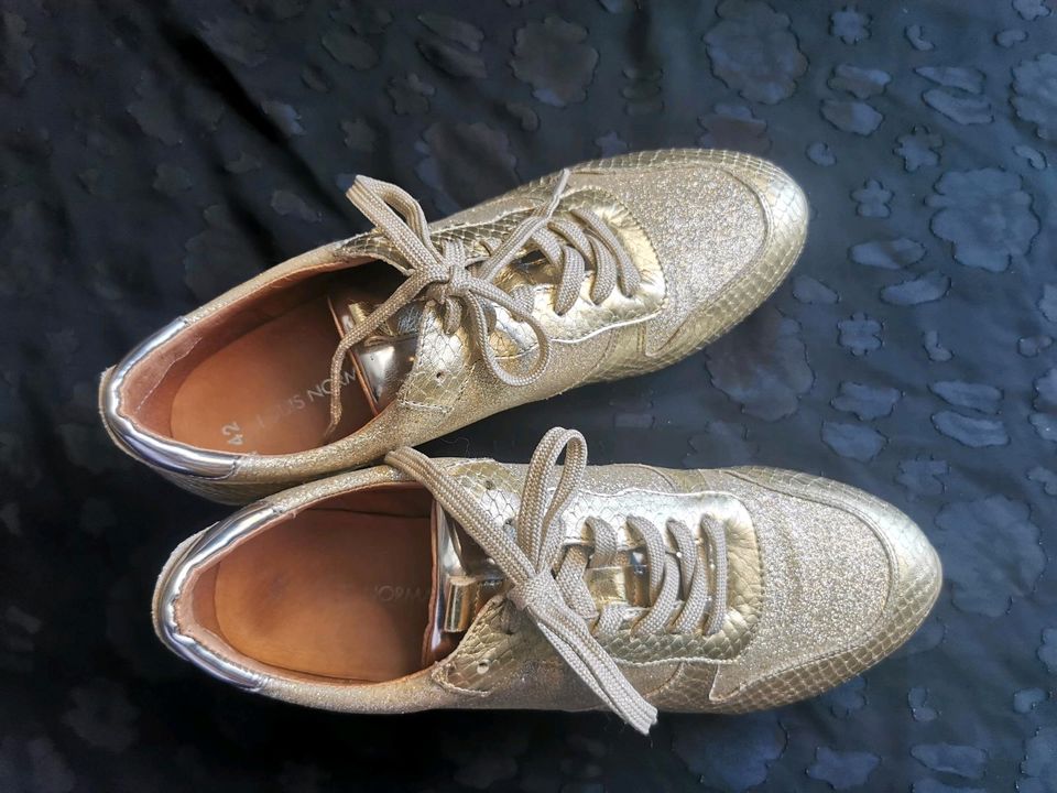 Goldene Turnschuhe Gr 41 in Rostock - Reutershagen | eBay Kleinanzeigen ist  jetzt Kleinanzeigen