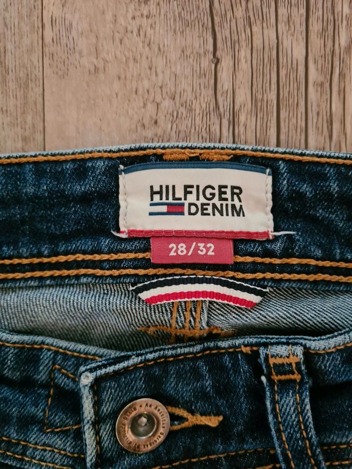 Jeans Herren Hilfiger Denim W28 / L 32 in Stade