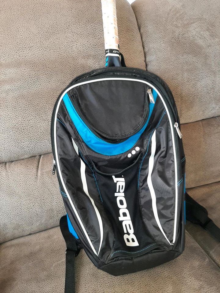 Tennisrucksack mit Schläger in Riederich