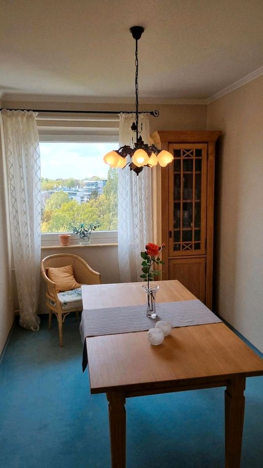 Schöne  möblierte 4 Zimmer Wohnung in Hamburg Lokstedt in Hamburg