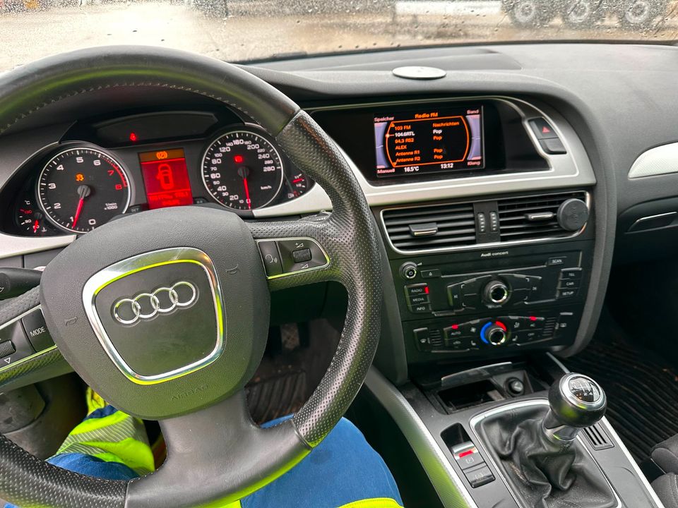 Audi A 4 - Kombi - Unfallfahrzeug in Vogelsdorf