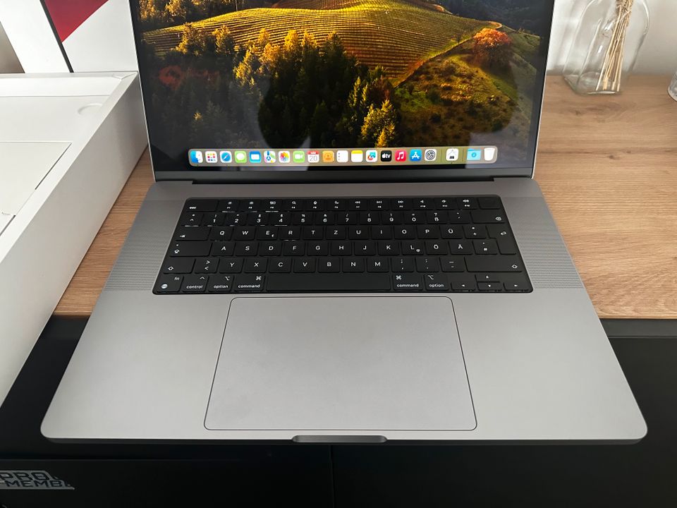 Händler - Macbook Pro 16 M1 Max 1TB 32GB 32C GPU MwSt Rechnung in Krefeld