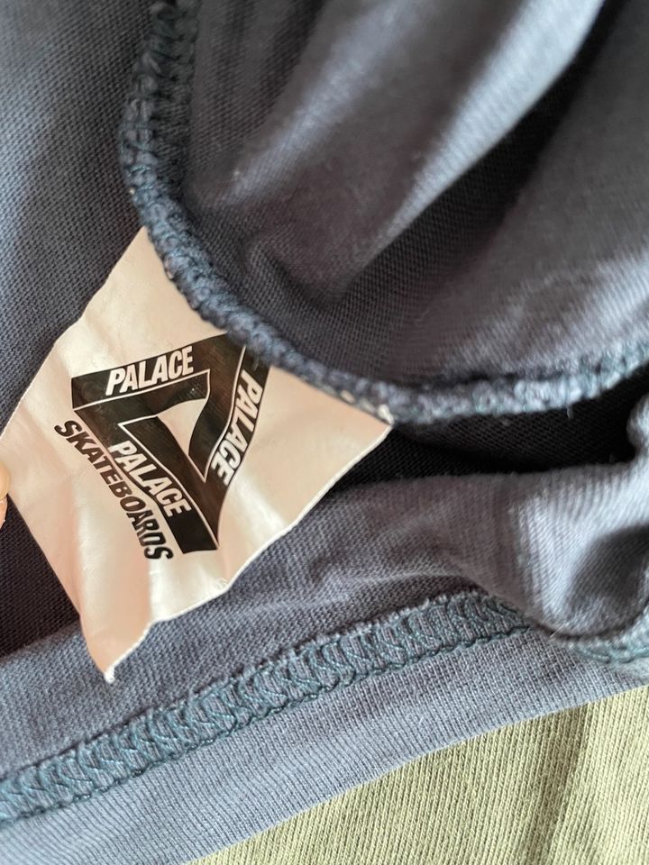 Palace Tshirts Gr. M Olive und blau top Zustand in München