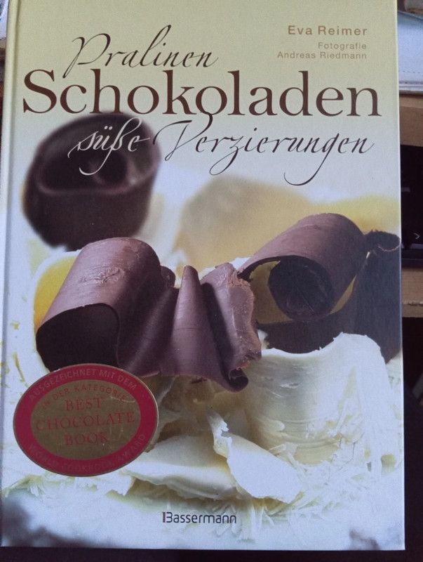 Pralinen Schokoladen süße Verzierungen Hardcover. in Lollar