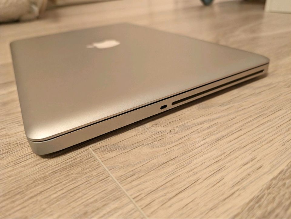 Apple MacBook Pro 15 Zoll i7 in Sulzbach an der Murr