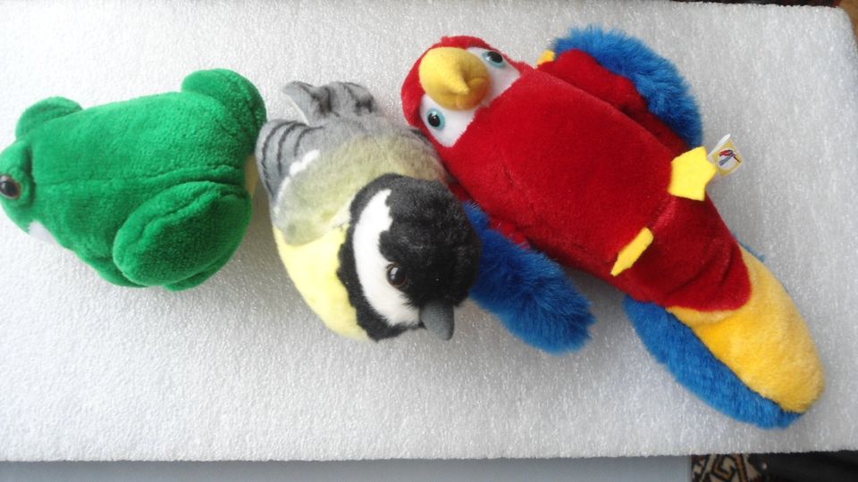 3 Plüschfiguren-Vogel -Frosch-Papagei-Neuwertig in Holzwickede