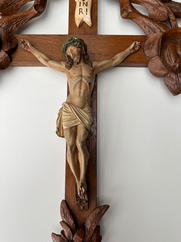 Antikes Kruzifix Jesus am Holzkreuz schön geschnitzt Eiche in Germersheim