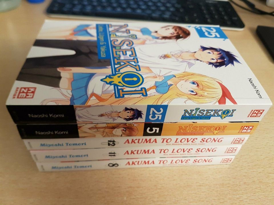 Nisekoi 5, 12 Akuma to Love Song 8, 11, 12 Manga in Stuttgart