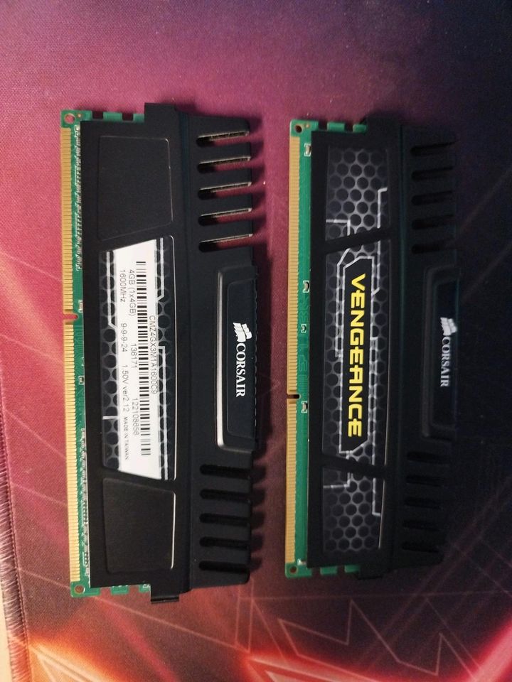 8gb ddr3 ramriegel 2x4 GB 1600mhz Corsair vengeance in Moers