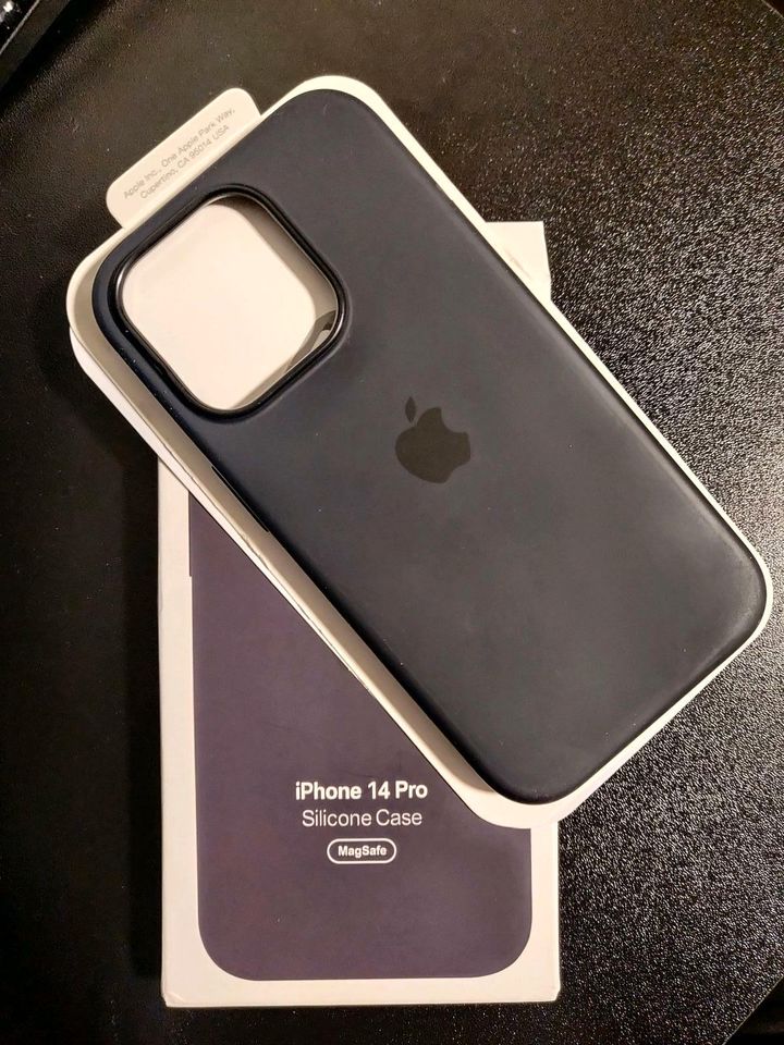 iPhone 14 pro Silicon case midnight | Silikonhülle Mitternacht in Berlin