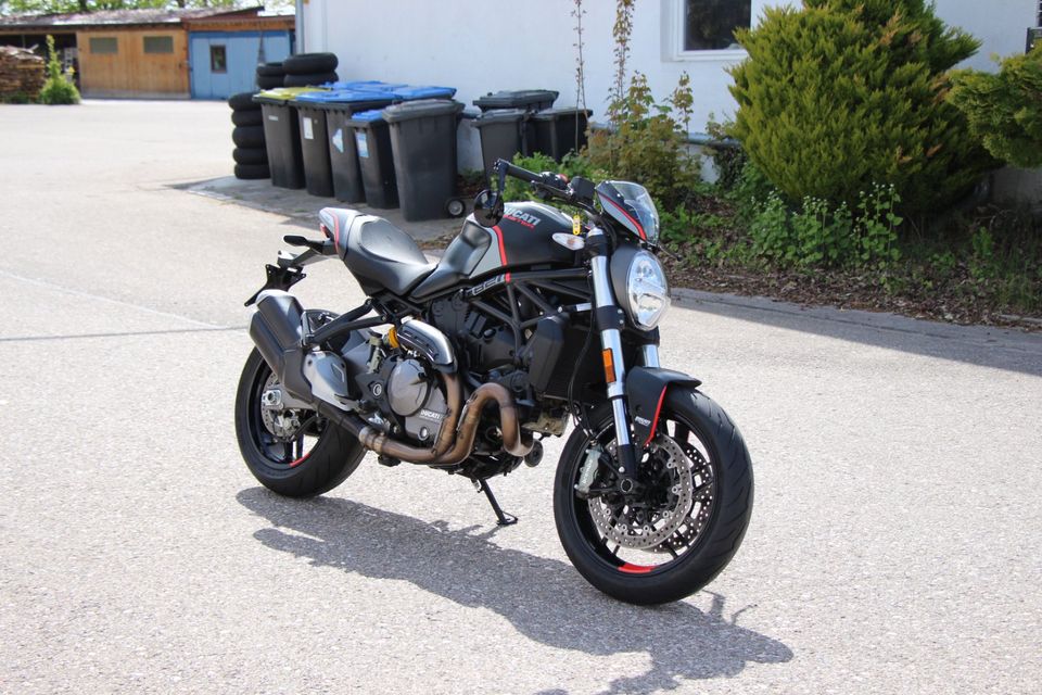 Ducati Monster 821 Stealth + Service + Bike Ank & Finanzierung in Dachau