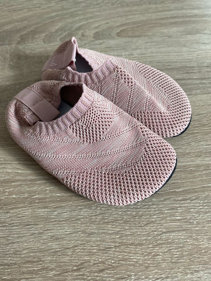 Baby Schuhe, Größe 22 alt, rosa Schnäppchen, barfuß Hausschuhe in Dreieich