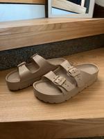 Sandalen Schlappen braun beige 38 Plateau soft poateausandalen Brandenburg - Falkenberg Vorschau
