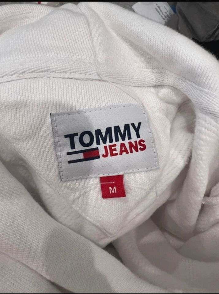 Hoodie / Pullover  Tommy Jeans in Schafflund