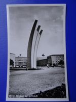 antike Postkarte Berlin Denkmal der Luftbrücke Echte Fotografie Berlin - Zehlendorf Vorschau