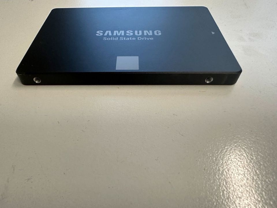 Samsung SSD 500GB Festplatte + Einbaurahmen im Wert von 10€ in Hannover