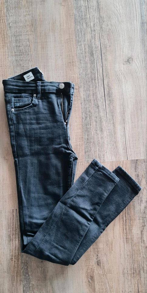 Bershka Skinny Jeans High Rise Gr. 36 in Kenzingen