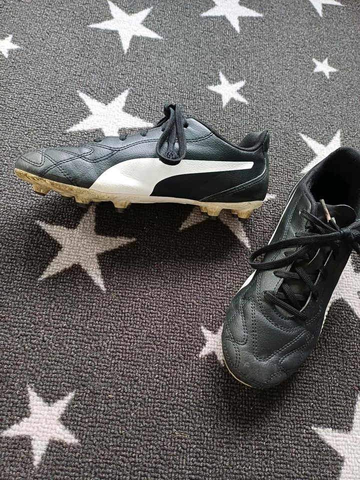 Fussball Schuhe puma in Lage