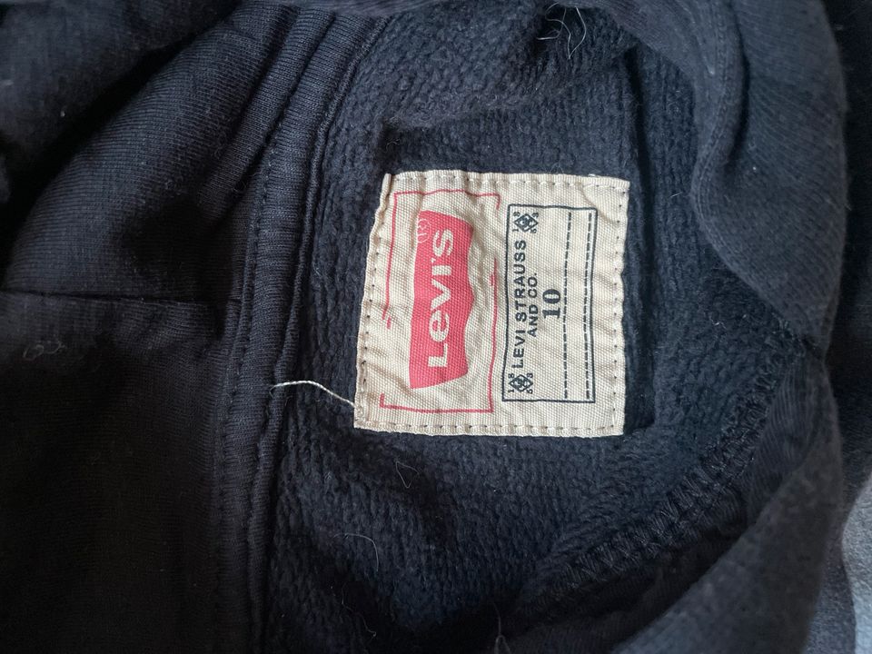 Kapuzenpulli Levi’s 128 in Eisenberg