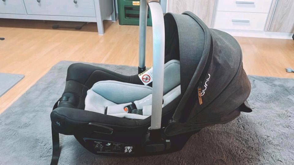 Babyschale Nuna mit Base ähnlich  Maxi Cosi in Pfullendorf