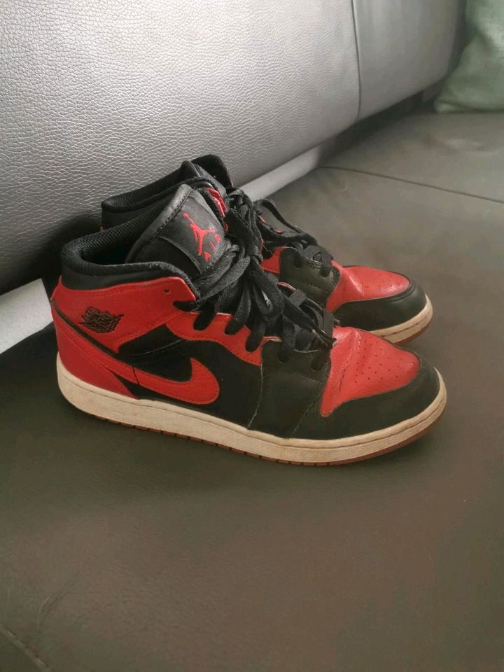 Nike Jordan 1, rot schwarz, 38 in Baar-Ebenhausen