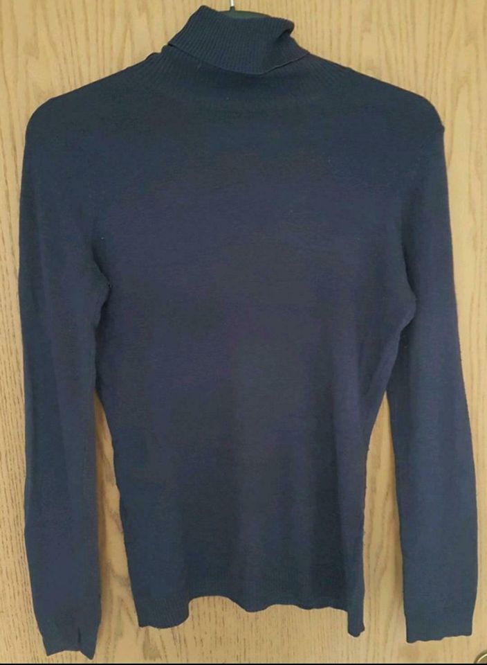 Verschiedene Pullover / Strickjacken, Größe M in Kelheim