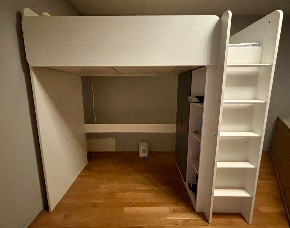 Hochbett mit integriertem Schrank und Regalen in Herten