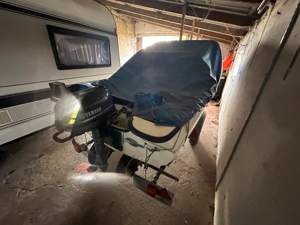 Angelboot mit 5Ps Yamaha Außenbordmotor und Pega Trailer in Südbrookmerland