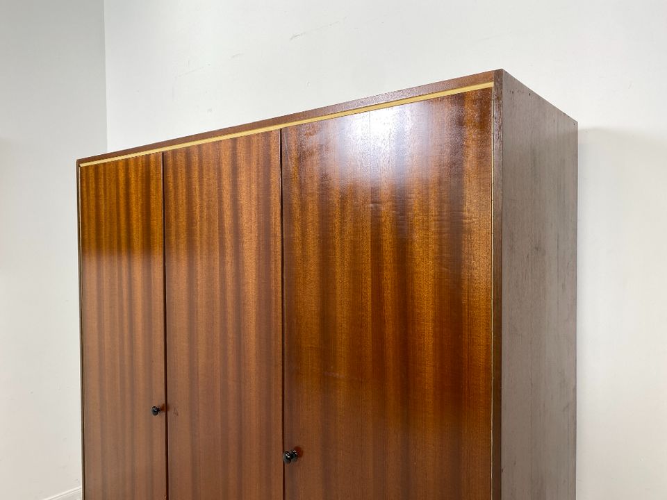 WMK Minimalistischer und sehr geräumiger Retro Kleiderschrank mit perfekter Aufteilung # Schrank Wäscheschrank Schlafzimmerschrank Wardrobe Garderobe 50er 60er Mid-Century Vintage # Lieferung möglich in Berlin