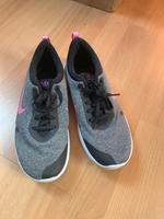 Nike Hallenschuhe Gr 38,5 Niedersachsen - Drakenburg Vorschau