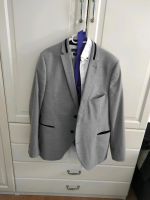 Anzug komplett grau,weiß,lila ( Hose,Hemd, Jacket, Krawatte) Nordrhein-Westfalen - Remscheid Vorschau
