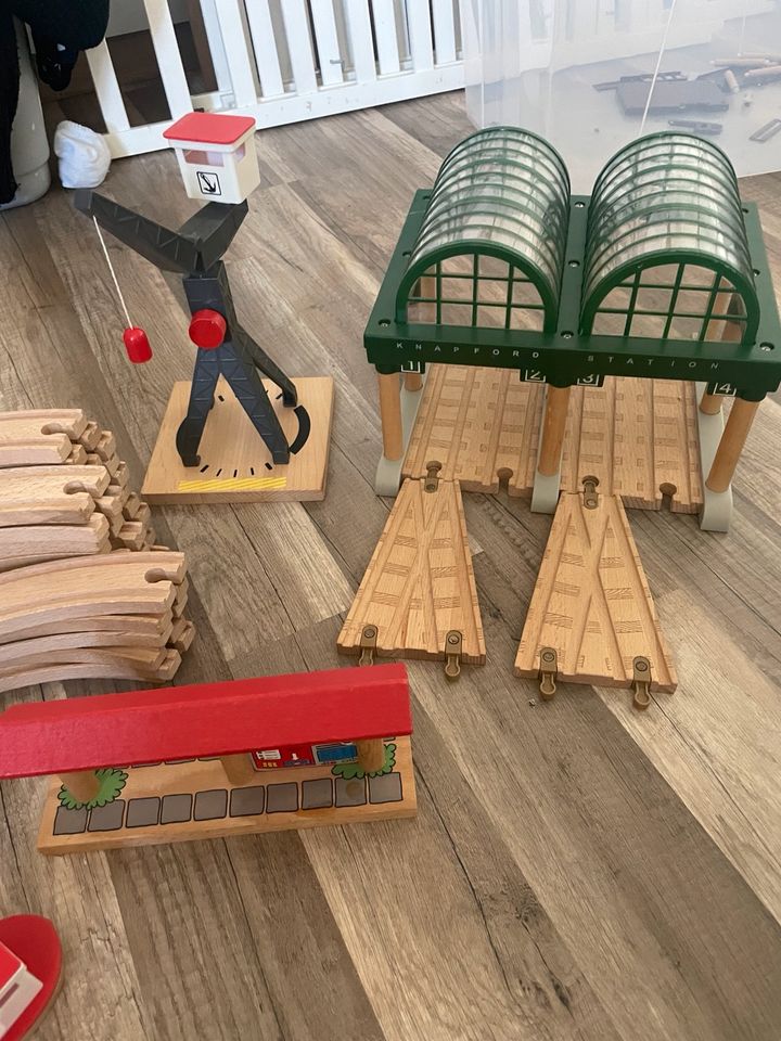 Holzschienen mit Verbinder und Zubehör (Ikea/Thomas/etc) in Bad Harzburg