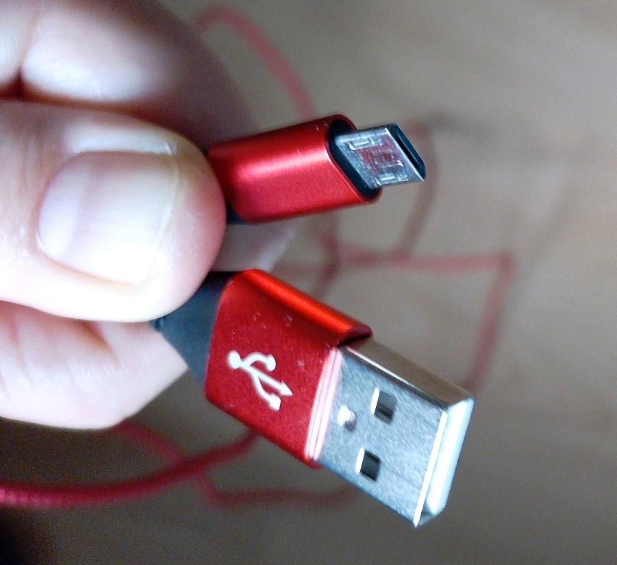 2 Handy-Ladekabel, Micro-USB, rot in Waiblingen
